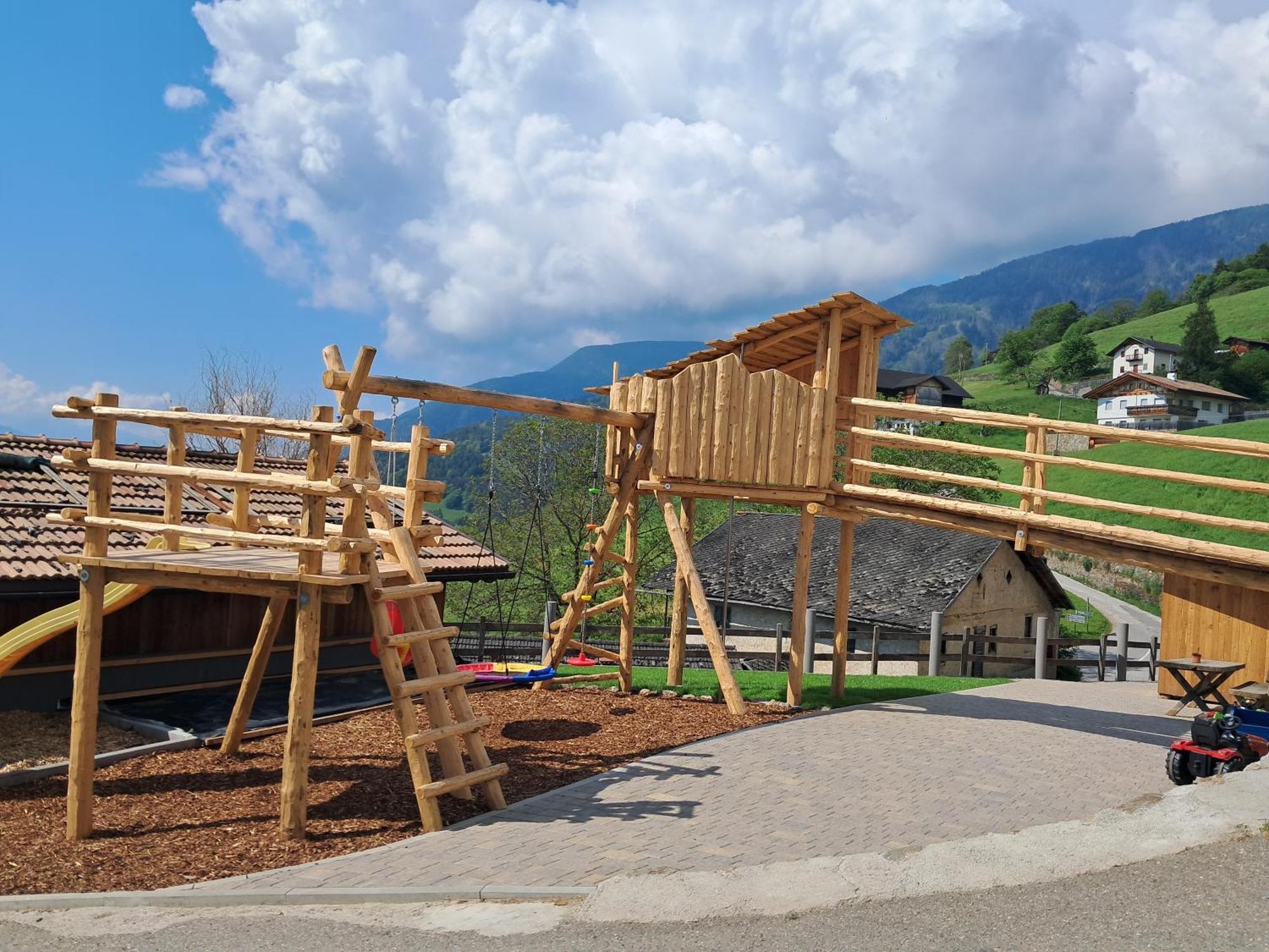Schweiggerhof -Agriturismo- Farm Holidays Villandro Exterior photo